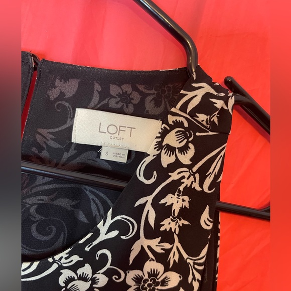 LOFT ruffle printed tank size small - Picture 2 of 4